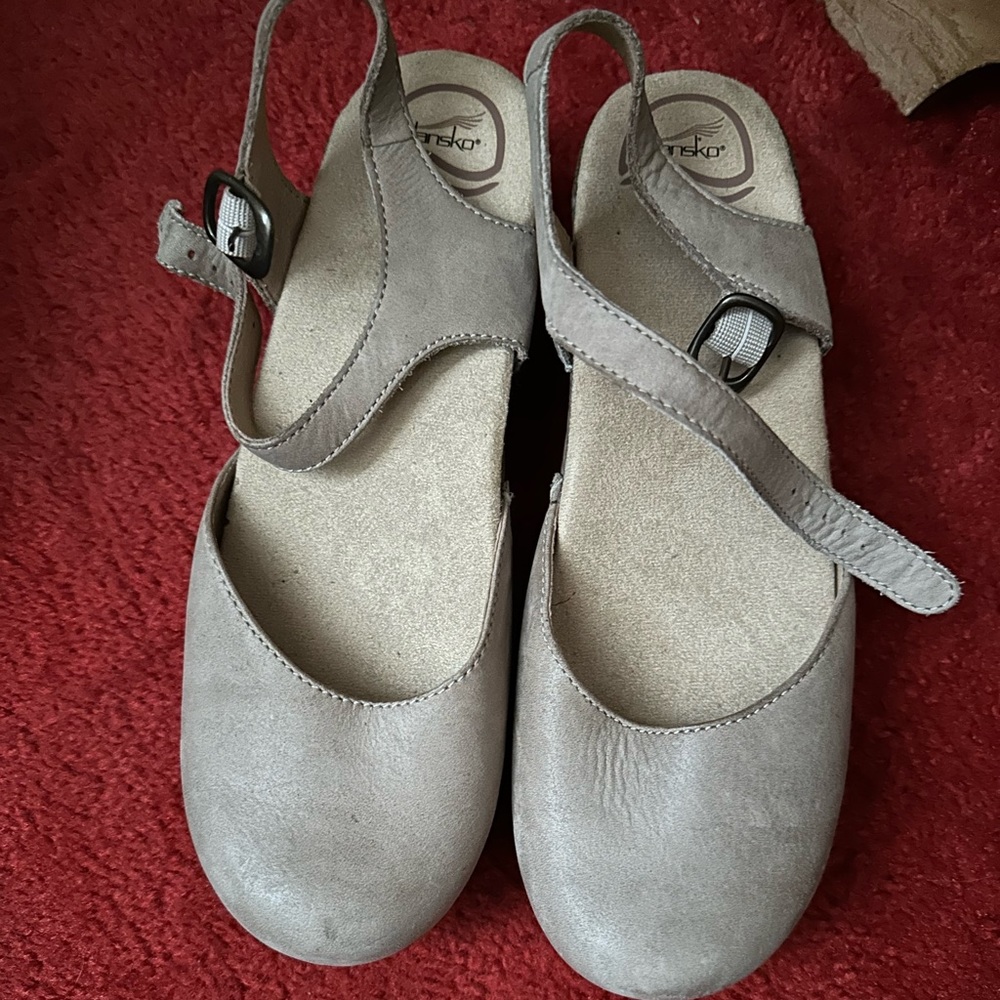 Full grain leather clog